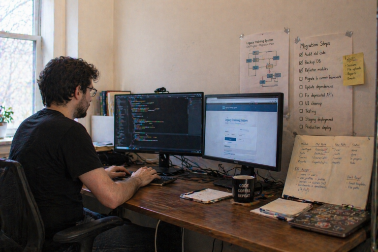 Laravel в 2026 году: как обновить учебный проект до актуального стека